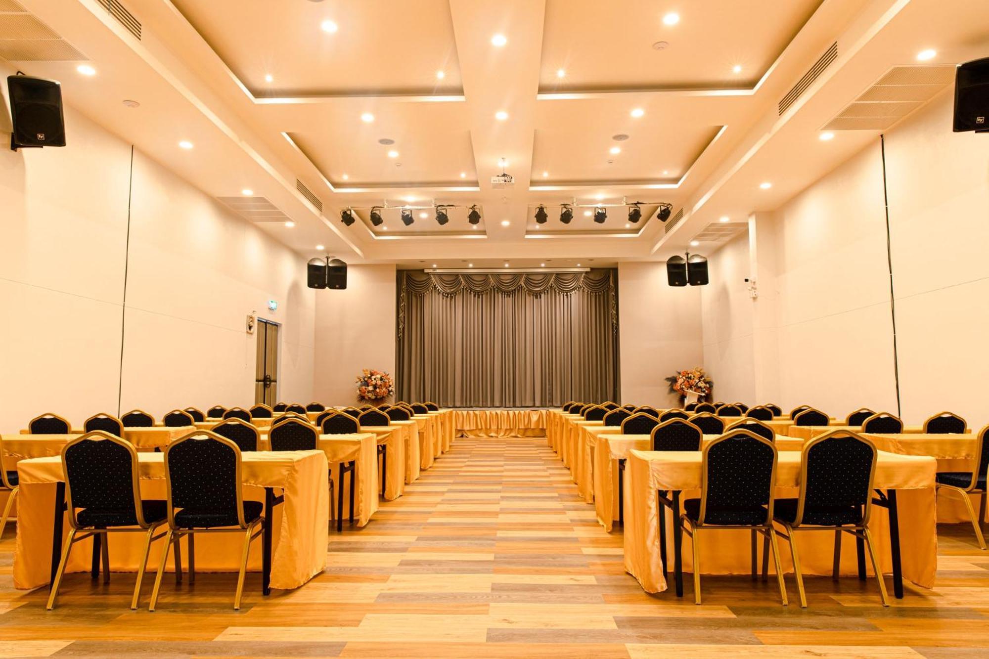 Tour De Phuket Hotel - SHA Plus Thalang Buitenkant foto