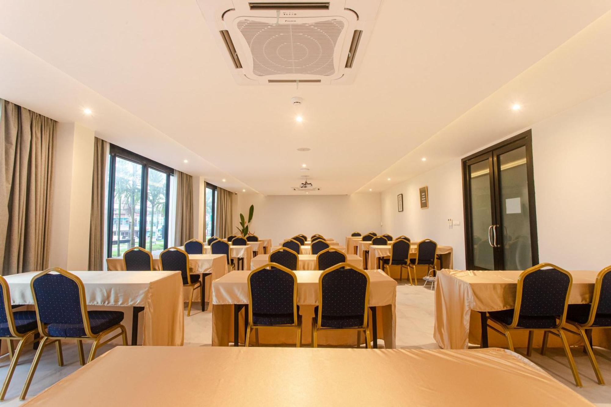 Tour De Phuket Hotel - SHA Plus Thalang Buitenkant foto