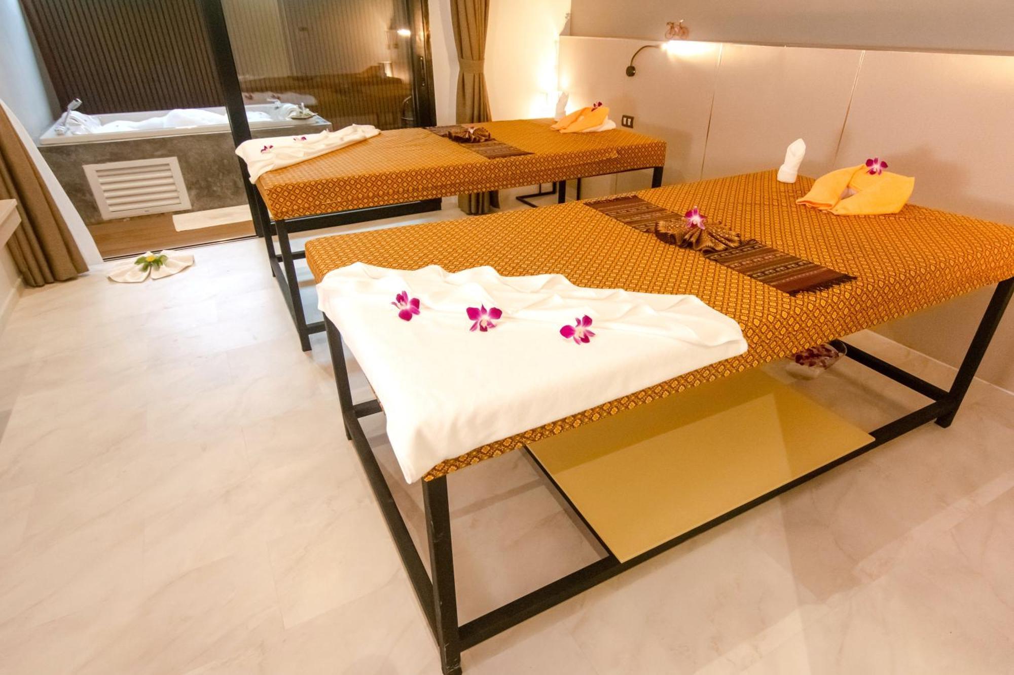 Tour De Phuket Hotel - SHA Plus Thalang Buitenkant foto